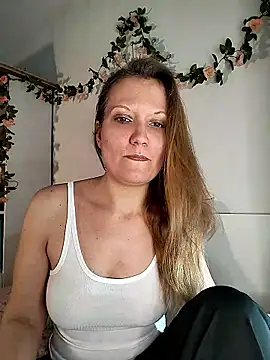 Snapshot of Candy_Cougar chatting on May 25, 2026, 6:52 am Candy Cougar online show from May 25, 2026, 6:52 am