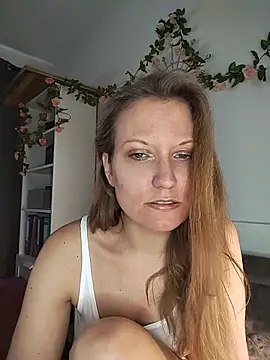 Snapshot of Candy_Cougar chatting on June 18, 2026, 6:35 am Candy Cougar online show from June 18, 2026, 6:35 am