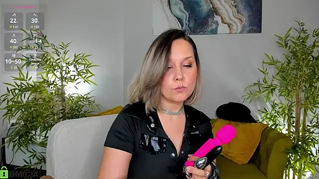 Snapshot of Nikki_Mi1k chatting on May 12, 2026, 9:28 am Nikki Mi1k online show from May 12, 2026, 9:28 am