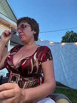 Snapshot of bettybutter_ chatting on August 2, 2026, 6:50 pm bettybutter online show from August 2, 2026, 6:50 pm