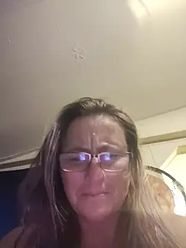 Queenle91 online show from May 15, 2026, 11:45 pm