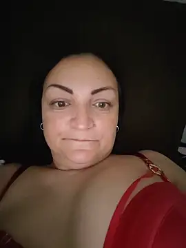 Snapshot of LunaMoonlira chatting on May 27, 2026, 6:05 pm LunaMoonlira online show from May 27, 2026, 6:05 pm