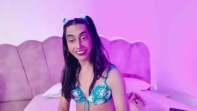 Snapshot of Alexadomina22 chatting on July 21, 2026, 8:00 pm Alexadomina22 online show from July 21, 2026, 8:00 pm