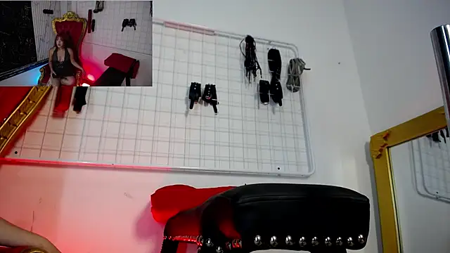Snapshot of Aiiko_Domme chatting on May 16, 2026, 7:01 pm Aiiko Domme online show from May 16, 2026, 7:01 pm