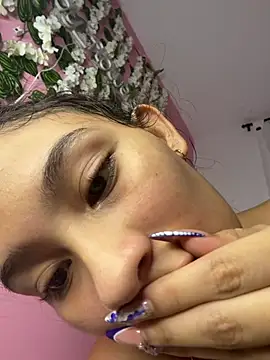 Snapshot of melody_flowers18 chatting on July 22, 2026, 3:53 am melody flowers18 online show from July 22, 2026, 3:53 am