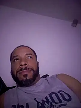 yoursexydaddy8181 online show from June 5, 2026, 6:52 am