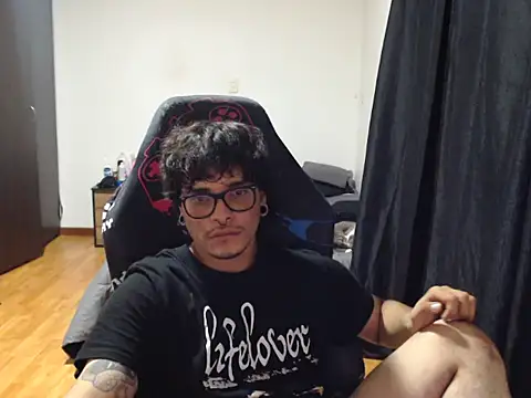 Snapshot of lilgothboy chatting on May 5, 2026, 5:37 am lilgothboy online show from May 5, 2026, 5:37 am