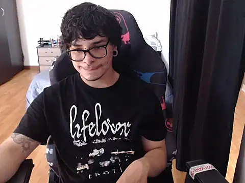 Snapshot of lilgothboy chatting on May 20, 2026, 1:17 pm lilgothboy online show from May 20, 2026, 1:17 pm