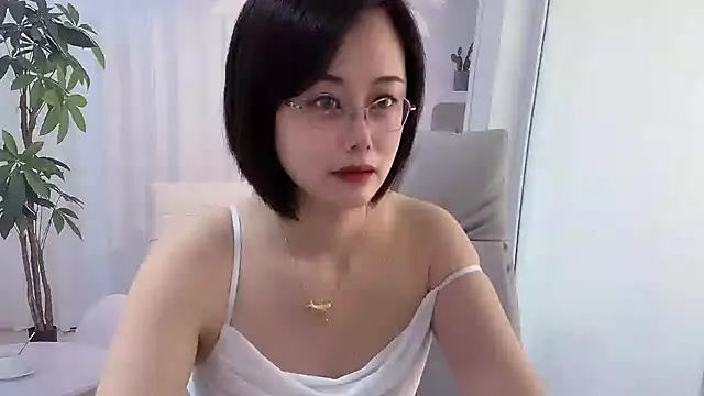 Snapshot of Naomi_Z chatting on June 1, 2026, 11:39 pm Naomi Z online show from June 1, 2026, 11:39 pm