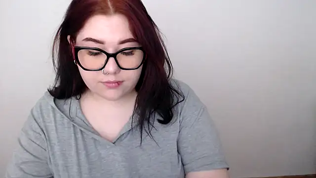 KarolinasHot online show from May 6, 2026, 7:46 am