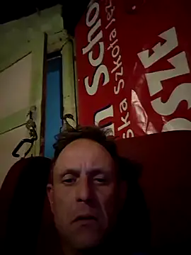 Marcin43w online show from May 8, 2026, 6:13 pm