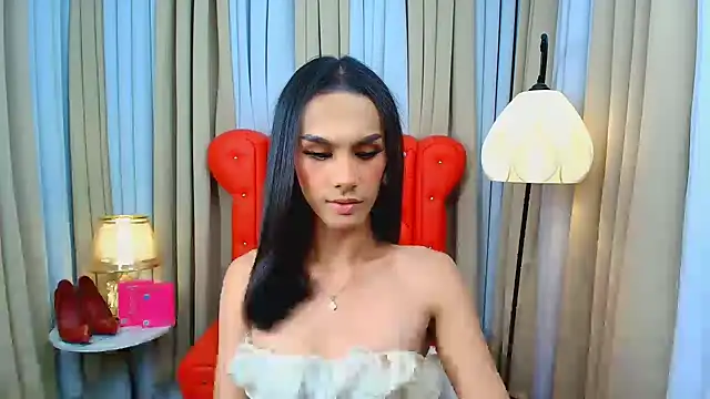 Snapshot of Estella_Hilton chatting on June 14, 2026, 11:01 am Estella Hilton online show from June 14, 2026, 11:01 am