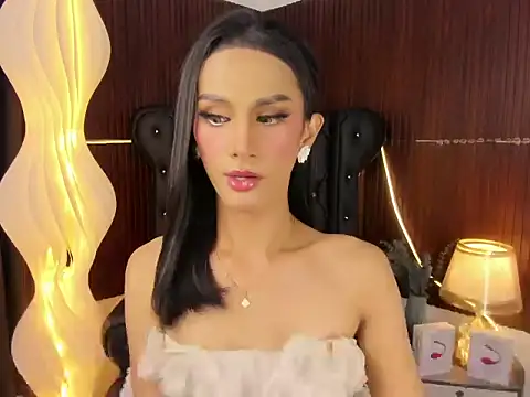 Snapshot of Estella_Hilton chatting on June 19, 2026, 10:52 am Estella Hilton online show from June 19, 2026, 10:52 am