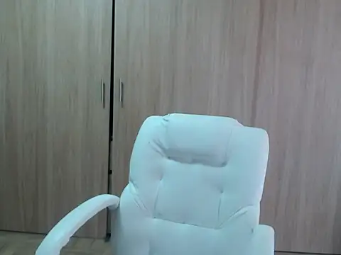 Haileey ross online show from May 15, 2026, 1:07 pm