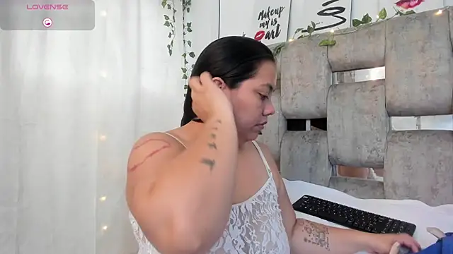 EmmyBellamy online show from June 11, 2026, 1:31 pm
