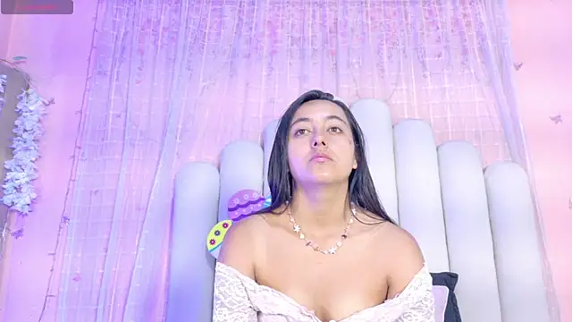 Hollyyqueen  online show from July 3, 2026, 7:53 pm