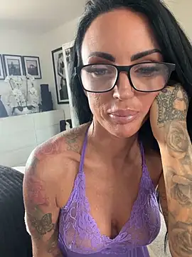 Desirable Demi online show from June 2, 2026, 9:55 am