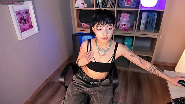 Snapshot of shiny_wolf chatting on June 18, 2026, 8:46 pm shiny wolf online show from June 18, 2026, 8:46 pm