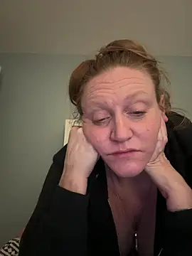 Kellilyn10 online show from June 3, 2026, 5:10 am
