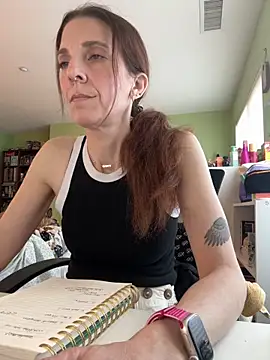 Raevyn online show from May 19, 2026, 5:52 pm