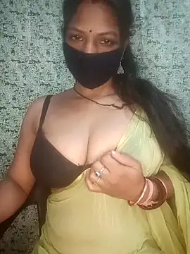 Snapshot of Juli_80 chatting on June 11, 2026, 2:53 am Juli 80 online show from June 11, 2026, 2:53 am