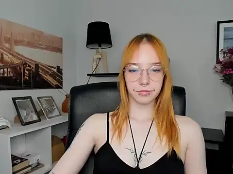 Snapshot of foxSonya chatting on June 1, 2026, 5:53 am foxSonya online show from June 1, 2026, 5:53 am