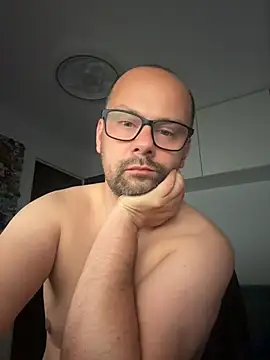 Snapshot of NakedAndrewHot chatting on June 26, 2026, 12:04 am NakedAndrewHot online show from June 26, 2026, 12:04 am