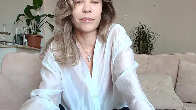 Snapshot of Gargona1 chatting on July 10, 2026, 11:02 am Gargona1 online show from July 10, 2026, 11:02 am