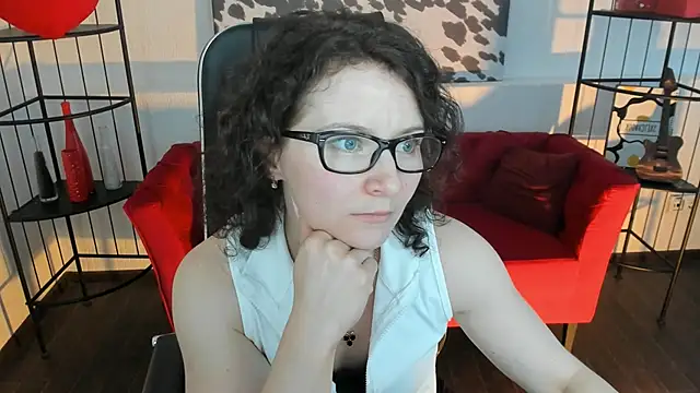 Snapshot of AureliaGleam chatting on May 10, 2026, 9:03 am AureliaGleam online show from May 10, 2026, 9:03 am