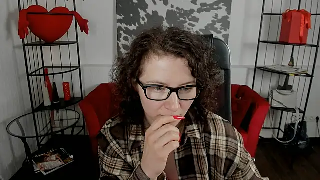 Snapshot of AureliaGleam chatting on June 5, 2026, 1:23 am AureliaGleam online show from June 5, 2026, 1:23 am