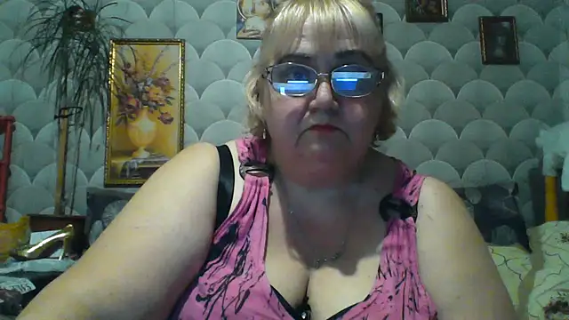 MarinaFarina53 online show from June 24, 2026, 5:56 pm