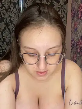 Snapshot of viksiss chatting on June 3, 2026, 11:57 am viksiss online show from June 3, 2026, 11:57 am