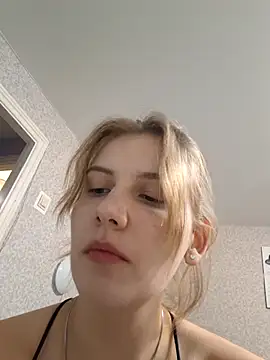 Snapshot of mooniekiss chatting on May 14, 2026, 4:58 pm mooniekiss online show from May 14, 2026, 4:58 pm
