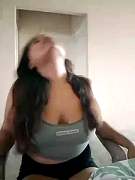Daniela-Peruana online show from May 7, 2026, 11:32 pm