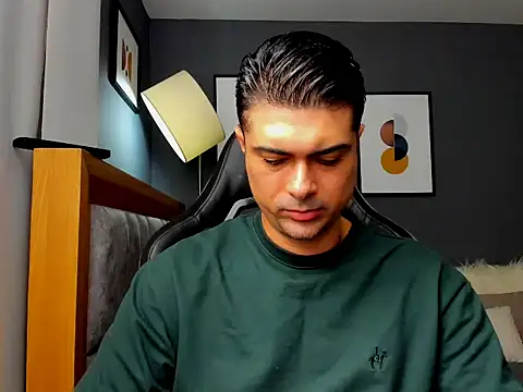 Snapshot of ZEI-001 chatting on June 1, 2026, 3:41 am ZEI-001 online show from June 1, 2026, 3:41 am