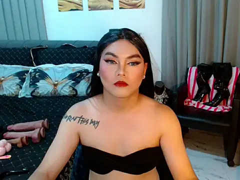 Snapshot of RoyalSeductress chatting on May 12, 2026, 9:28 am RoyalSeductress online show from May 12, 2026, 9:28 am