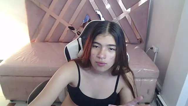 Snapshot of alesia_v_v chatting on June 5, 2026, 6:52 am alesia v v online show from June 5, 2026, 6:52 am