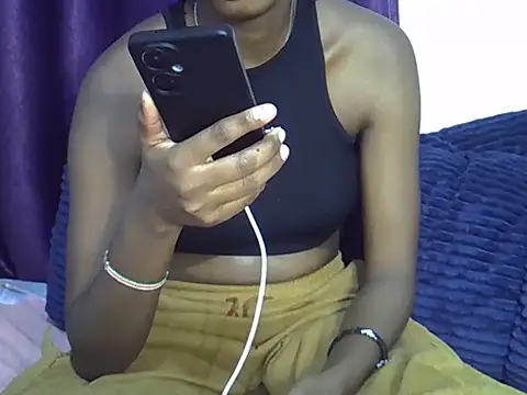 Snapshot of Ginnah_ chatting on June 16, 2026, 12:24 am Ginnah online show from June 16, 2026, 12:24 am