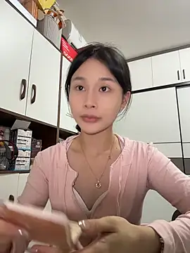 Snapshot of cuteluky18 chatting on May 24, 2026, 12:10 pm cuteluky18 online show from May 24, 2026, 12:10 pm