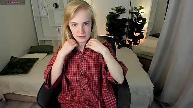 Snapshot of IrmaRonn chatting on May 18, 2026, 8:31 am IrmaRonn online show from May 18, 2026, 8:31 am