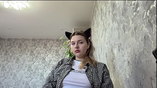 Snapshot of MichelleLasin chatting on May 10, 2026, 5:56 am MichelleLasin online show from May 10, 2026, 5:56 am