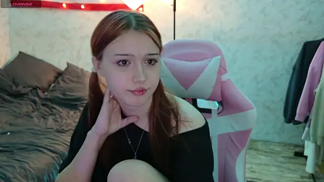 Snapshot of Luvellia chatting on June 23, 2026, 9:51 am Luvellia online show from June 23, 2026, 9:51 am