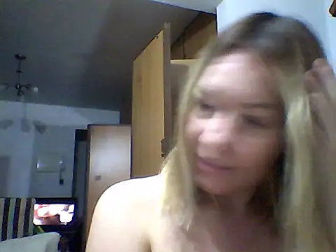 Snapshot of AllisonLove2 chatting on June 1, 2026, 1:40 am AllisonLove2 online show from June 1, 2026, 1:40 am