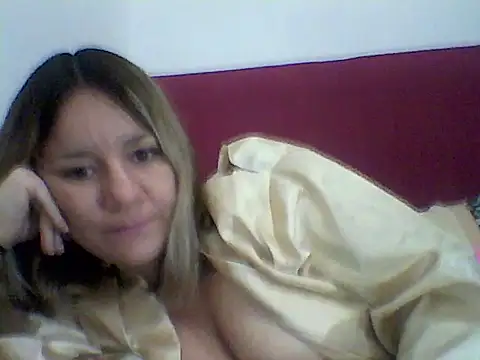 Snapshot of AllisonLove2 chatting on June 9, 2026, 2:23 am AllisonLove2 online show from June 9, 2026, 2:23 am