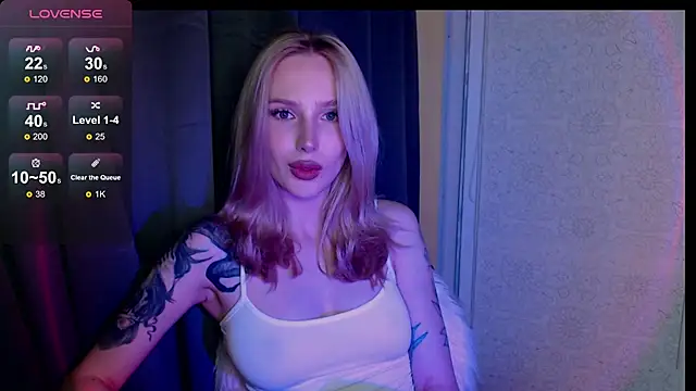 Snapshot of MichelleVelour chatting on July 4, 2026, 7:20 pm MichelleVelour online show from July 4, 2026, 7:20 pm