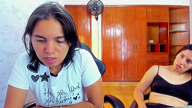 Snapshot of Soffy_and_Emily chatting on June 3, 2026, 2:33 pm Soffy and Emily online show from June 3, 2026, 2:33 pm