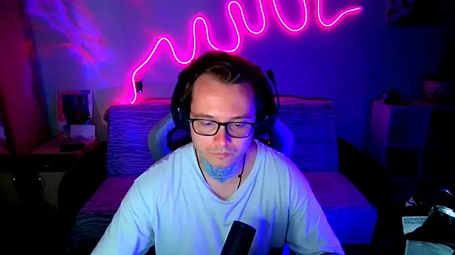 MeLanXolik online show from June 10, 2026, 6:51 pm