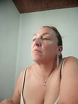 Snapshot of dangerous_milf chatting on July 18, 2026, 4:44 pm dangerous milf online show from July 18, 2026, 4:44 pm
