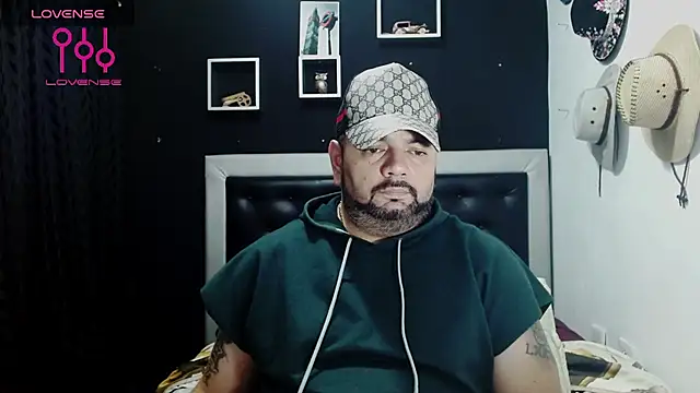 Snapshot of perverseveteranmanxxx chatting on December 13, 2024, 4:54 am perverseveteranmanxxx online show from December 13, 2024, 4:54 am