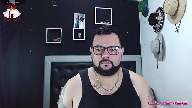 Snapshot of perverseveteranmanxxx chatting on December 23, 2024, 3:55 pm perverseveteranmanxxx online show from December 23, 2024, 3:55 pm